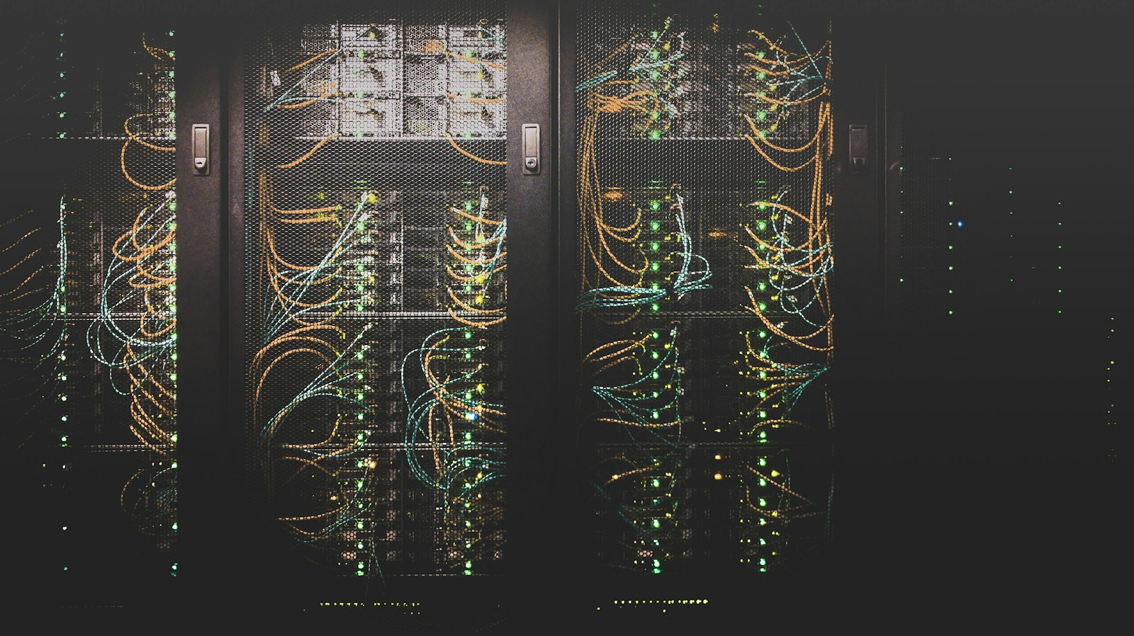 Baies de serveurs dans un datacenter